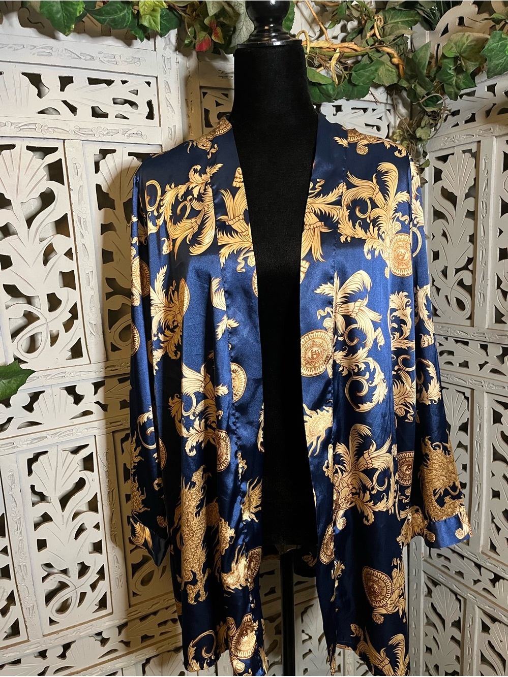 ROCKIN’ ROYAL BLUE & GOLD BAROQUE DRAGON PRINT SILKY SHORT KIMONO ROBE